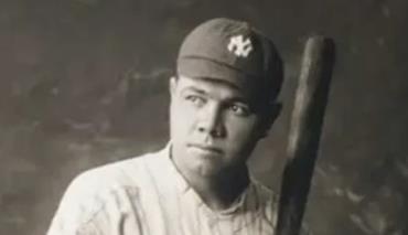 На спортивном аукционе продана самая дорогая футболка в мире — ее цена $24 млн